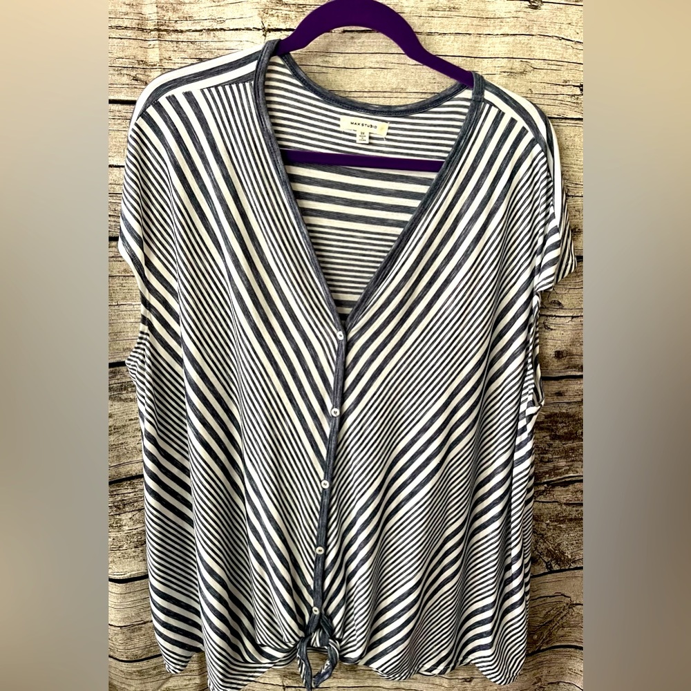 MAX Studio knit navy white tunic, tie front, 3X
